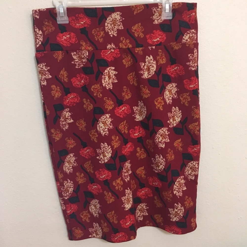 NWOT LLR LuLaRoe Cassie - Red Floral